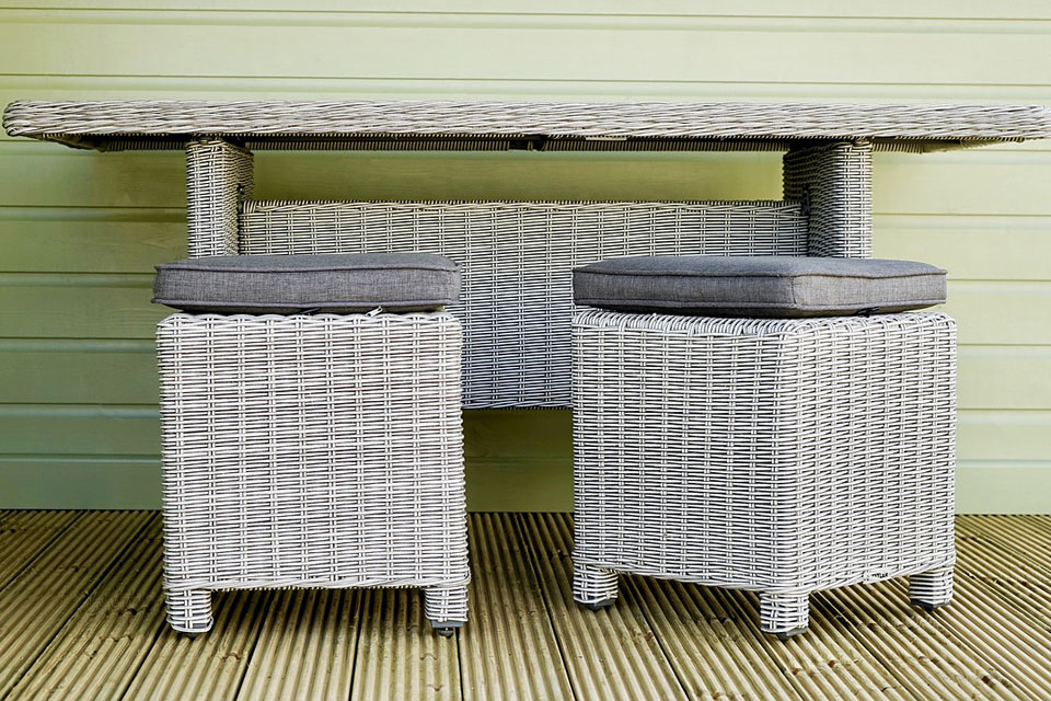 clean-garden-furniture