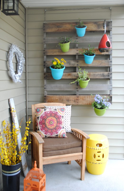 DIY Pallet Porch Hanging