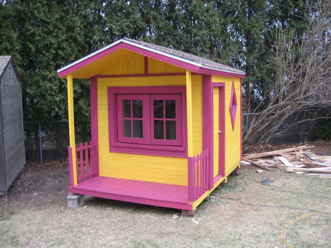 DIY Pallet Playhouse