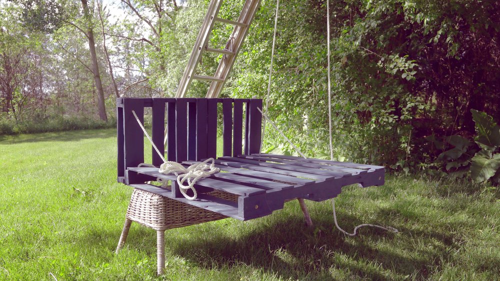 DIY Outdoor Pallet Swing