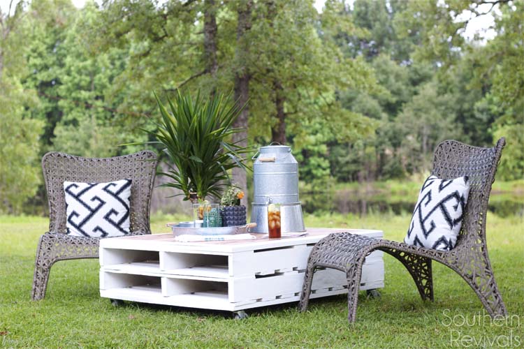 DIY Pallet Coffee Table