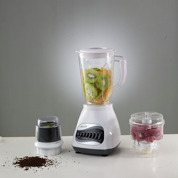 blender to make smoothies 