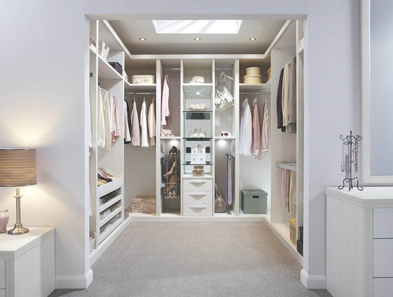 Walk-in-wardrobe