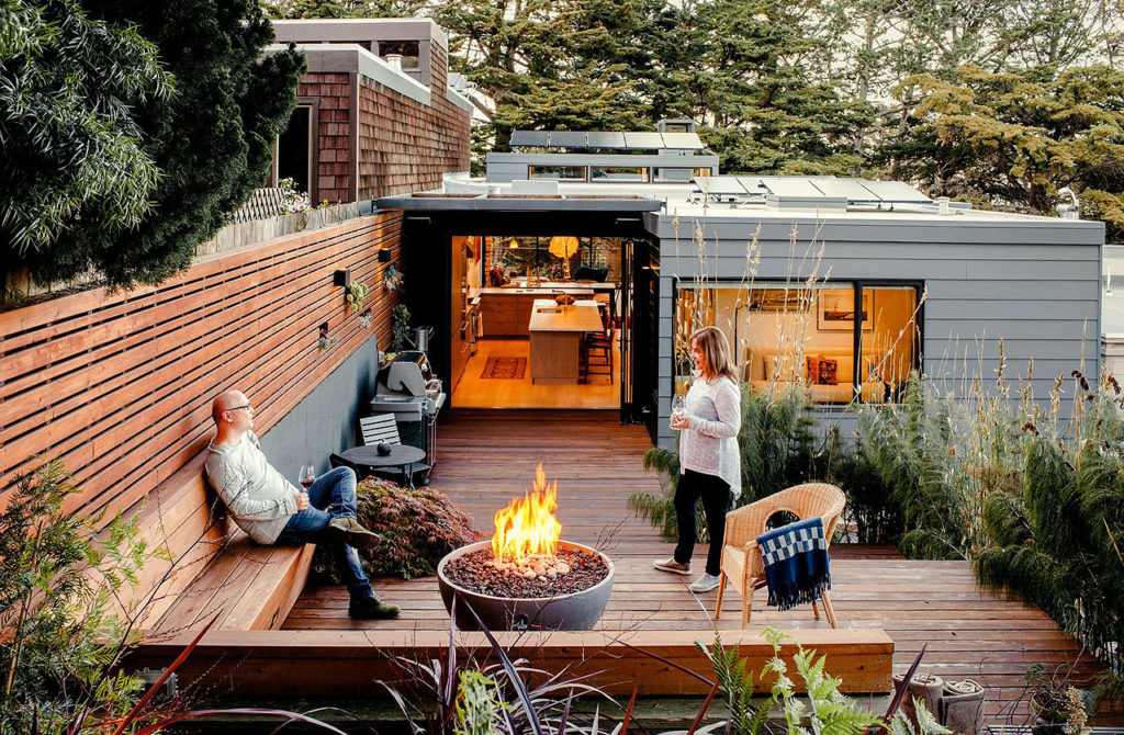 Modern Backyard Redwood Decking Recessed Planters Punctuate a Garden Wall