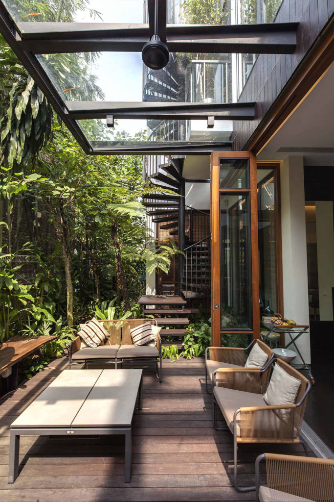 Modern Outdoor Patio-Design for Narrow Space. 