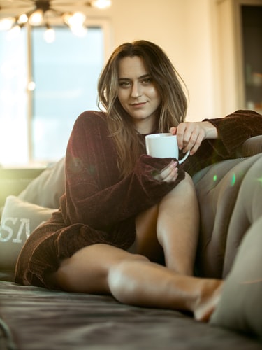 woman-with-mug